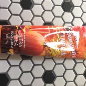Bath and Body Works Sweet Cinnomin Pumpkin lotion