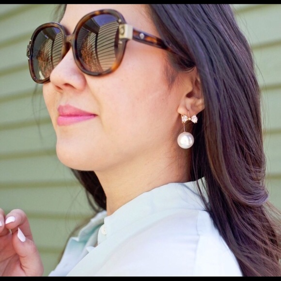 Pearl Bow drop earrings - Picture 3 of 3