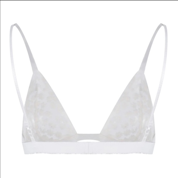 Adorable white lace floral bralette 🌻 - Picture 4 of 4
