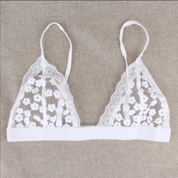 Adorable white lace floral bralette 🌻 - Picture 2 of 4