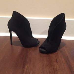 Steve Madden Stellth black open toe bootie pump!