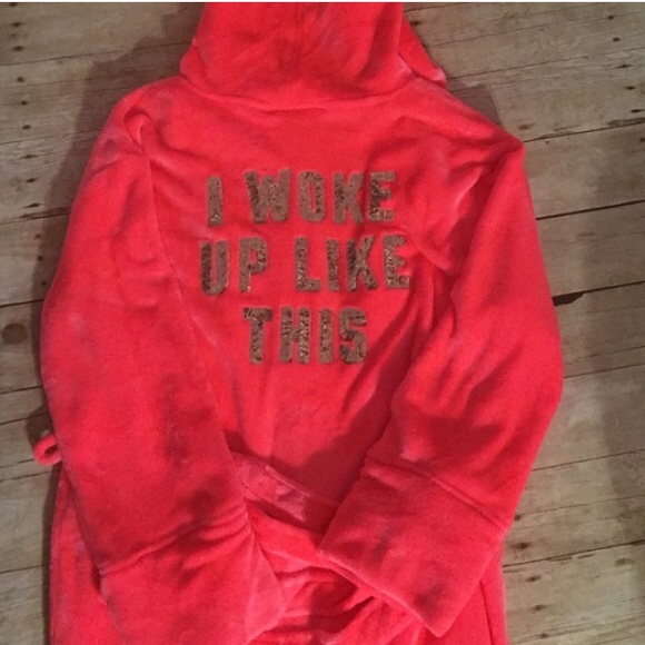 SOLD Victoria Secret Plush Bling Robe NWT - Picture 2 of 4