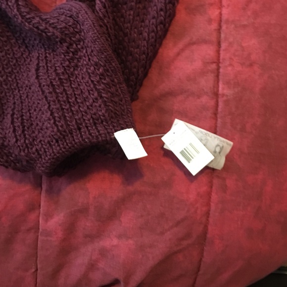 Cozy Infinity loop scarf - Picture 2 of 2