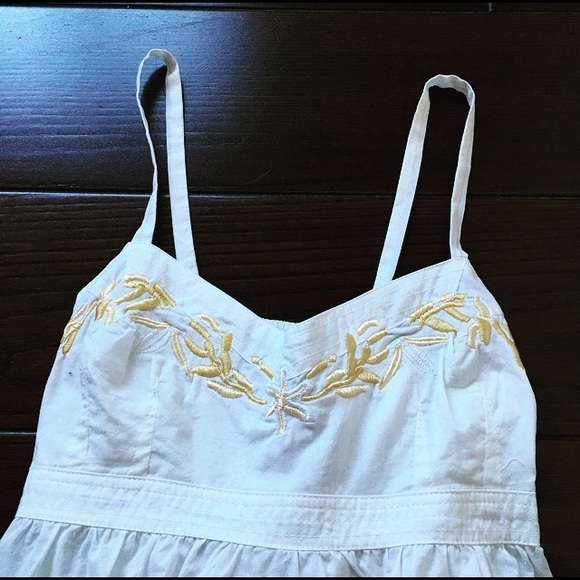 White Embroidered Tank - Picture 3 of 4