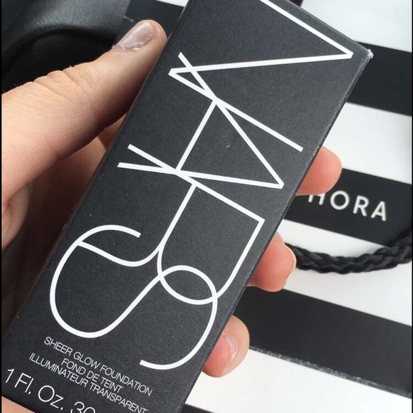 NARS sheer glow foundation - Santa Fe medium 2