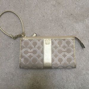 Wallet/wristlet