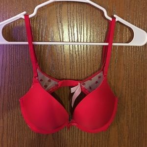 Red heart VS bra