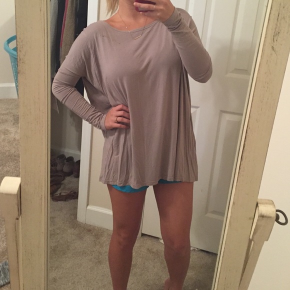 Taupe piko top!