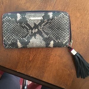 Stella and dot zip snake skin wallet