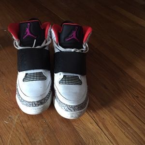 Kids size 7y jordans