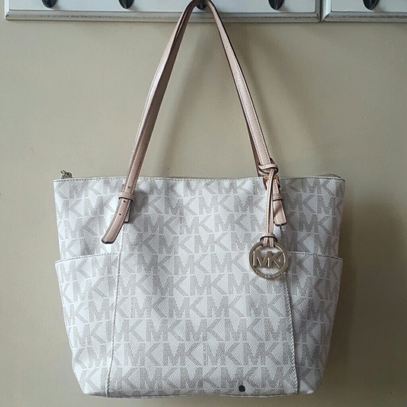 Michael Kors Handbags - ⬇REDUCED Michael Kors Signature Jet Set Tote ⬇⬇