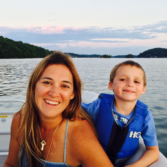 Meet the posher, Erin - 🌼Poshmark Ambassador 🌼 - Picture 2 of 3