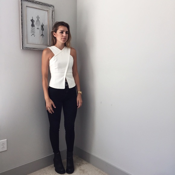 NEW. BCBG MAX AZRIA White Munson Top