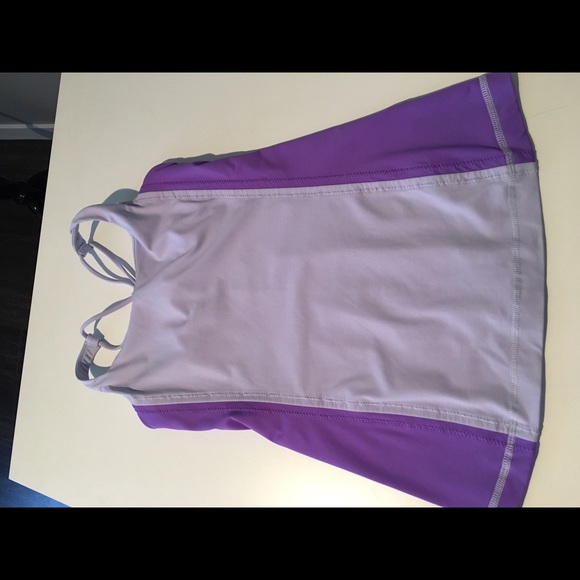 Lululemon tank with shelf bra
