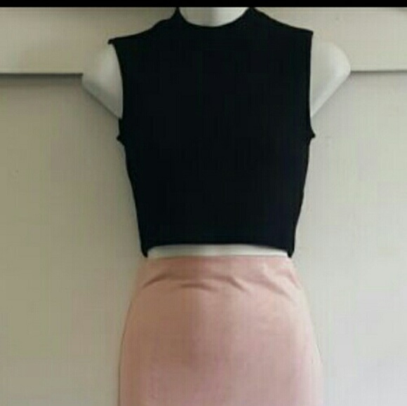 Black Ribbed Crop Top - Picture 2 of 2