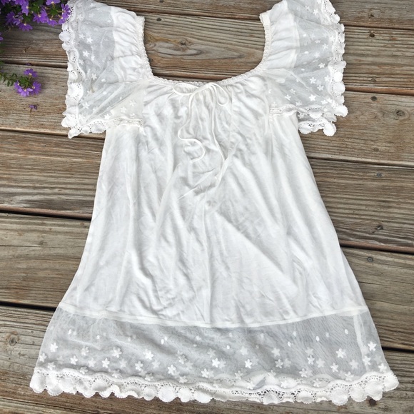 ⭐️SALE⭐️Matty M White Lace Top - Picture 1 of 4