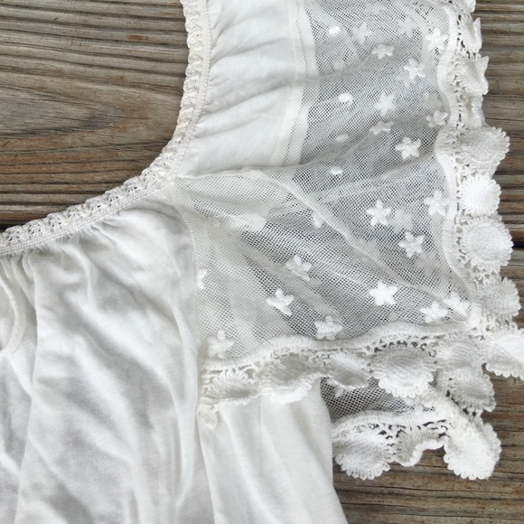 ⭐️SALE⭐️Matty M White Lace Top - Picture 2 of 4