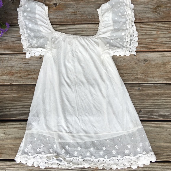 ⭐️SALE⭐️Matty M White Lace Top - Picture 4 of 4