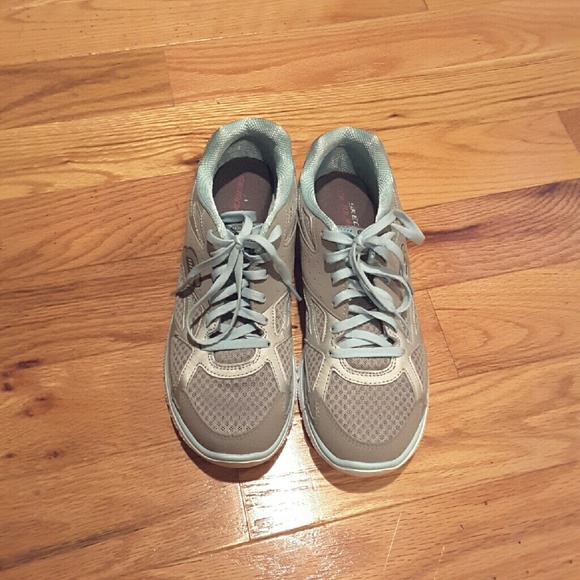 sketchers lightweight memory foam never worn!!