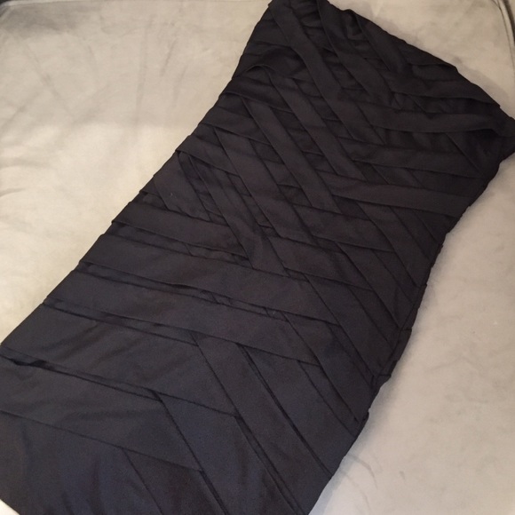 Black Layered Strapless Dress - Picture 1 of 4