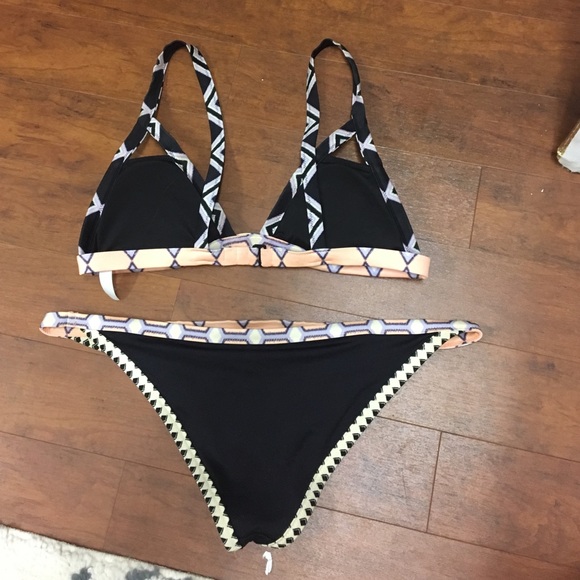 Victoria secret bikini top and bottom! - Picture 2 of 4