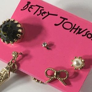 Betsey Johnson Mixmatch Earring