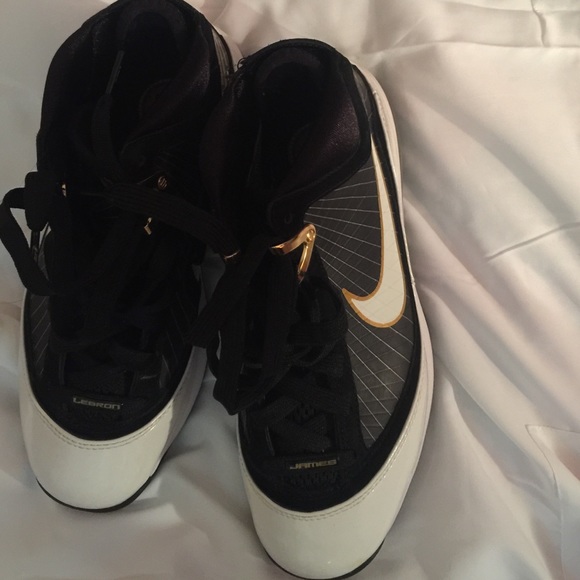 James lebron nikes