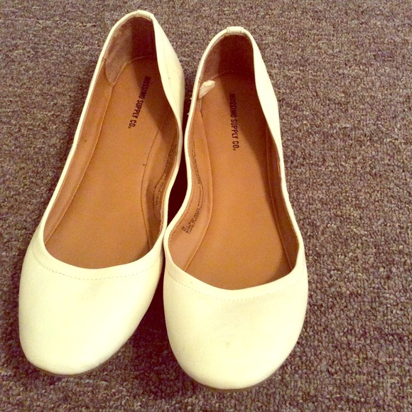 Mossimo White Flats