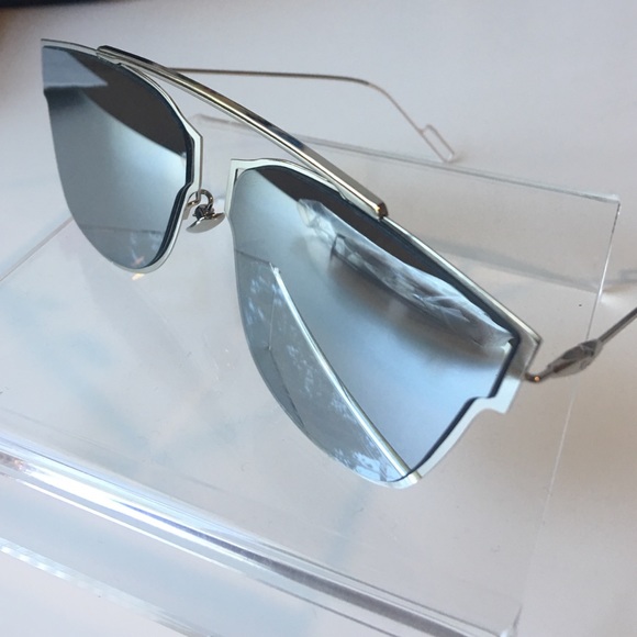 🎁Madison Sunglasses Silver NWT✨ - Picture 3 of 3