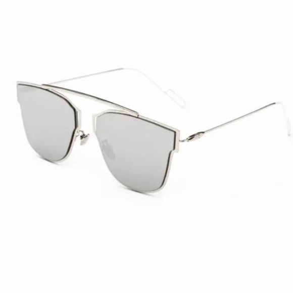 🎁Madison Sunglasses Silver NWT✨ - Picture 2 of 3
