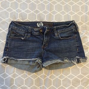 Bullhead jean shorts.