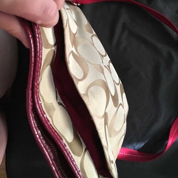 Coach cream and red purse - Picture 3 of 3