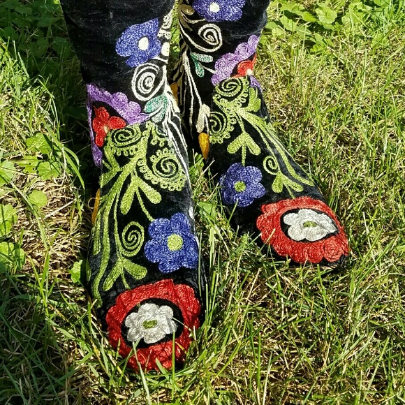 Edoche Embroidered Boots - Picture 4 of 4