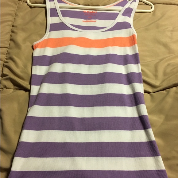 Old navy tank top size large. Never worn, like new