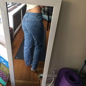 VINTAGE LEVI MOM JEANS