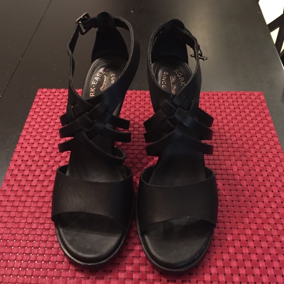 Kork-Ease black wedge sandal - size 9