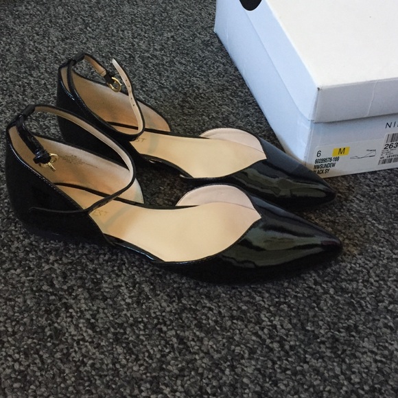 NIB Nine West pointy sandals