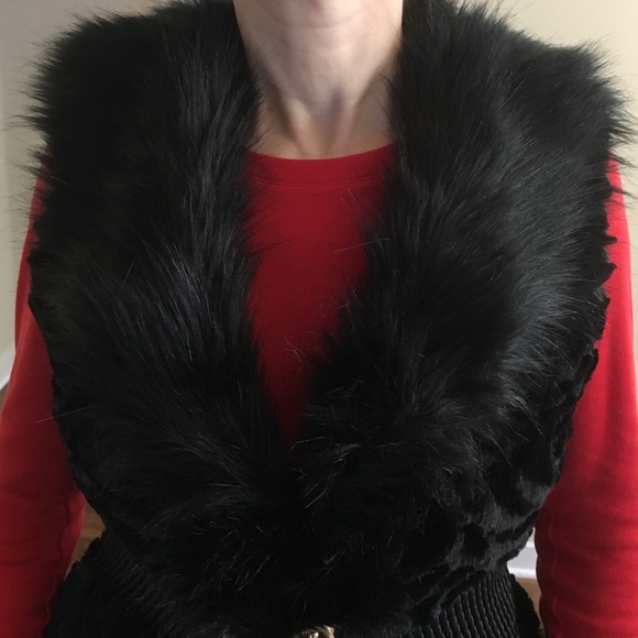Black Belted Faux Fur Vest. - Picture 3 of 4