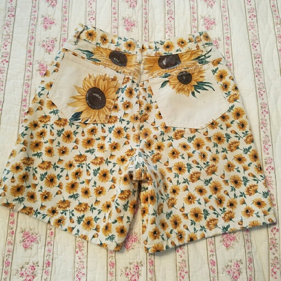 Pants - Vintage sunflower high waisted shorts