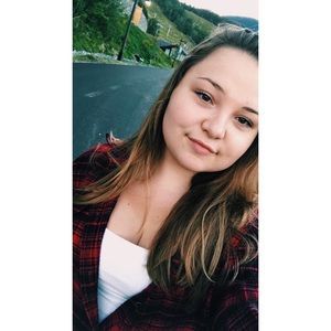 Meet your Posher, Courtney