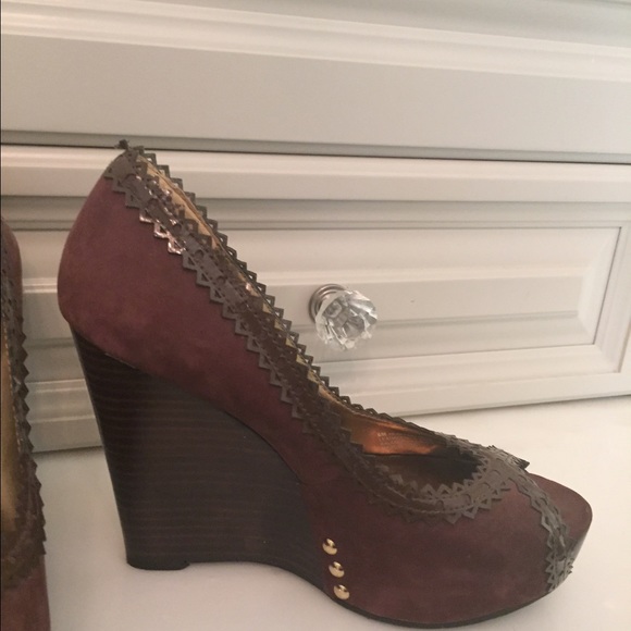 Carlos wedge heels