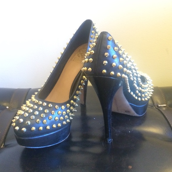 Barely worn gold spiked Vince Camuto pumps - Picture 2 of 4