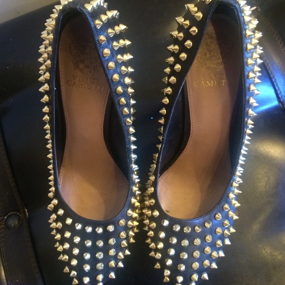 Barely worn gold spiked Vince Camuto pumps - Picture 3 of 4