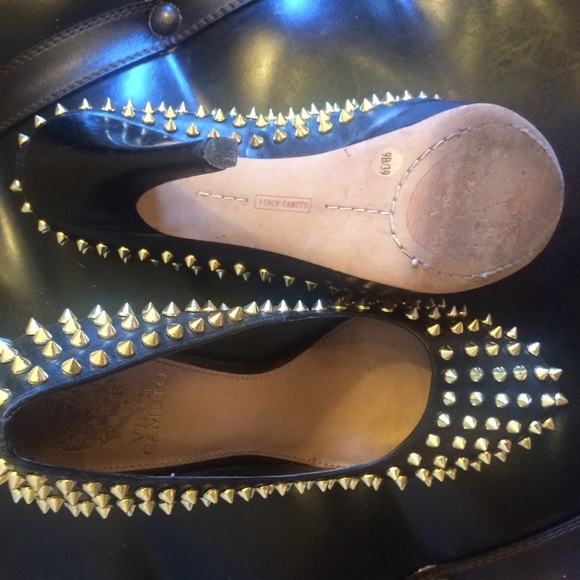 Barely worn gold spiked Vince Camuto pumps - Picture 4 of 4