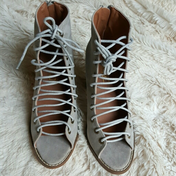 Gray lace up chunky heel booties - Picture 2 of 4