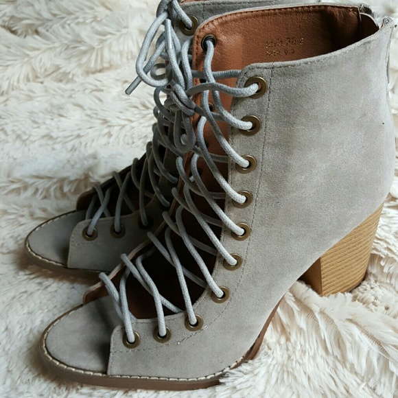 Gray lace up chunky heel booties - Picture 4 of 4