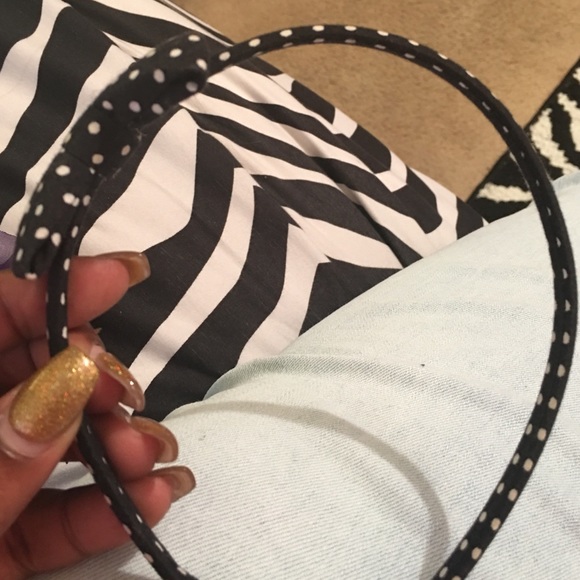 Cute headbands with a bow on them!