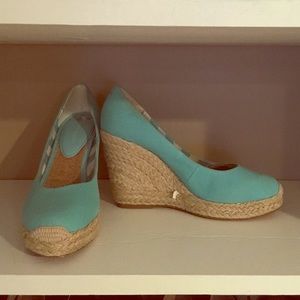 Authentic NEVER WORN BCBG Teal Wedges