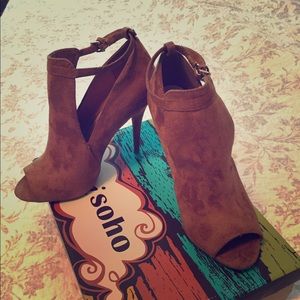 Tan suede peep toe bootie. NWT!