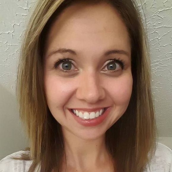 Meet your Posher, Courtney